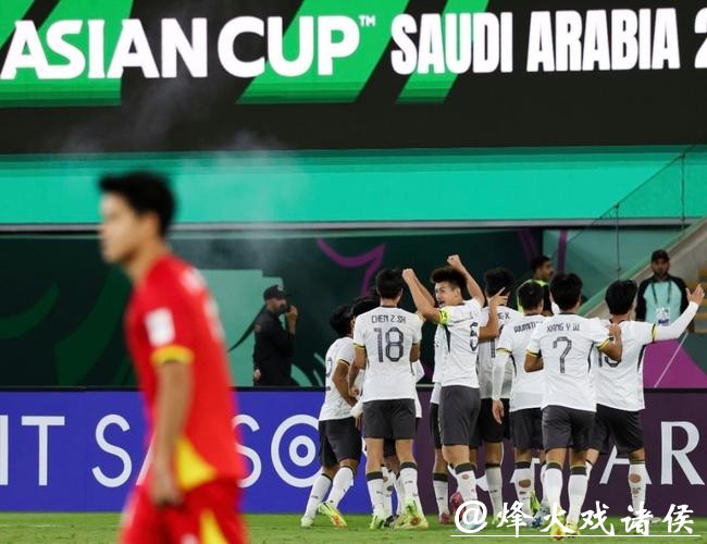 日本队瑟瑟发抖？国足已斩3个小组第1 韩媒罕见低头：他们踢疯了